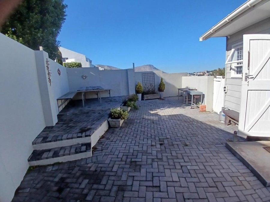 4 Bedroom Property for Sale in De Kelders Western Cape